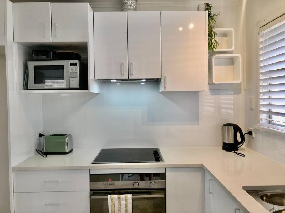 Own Sunny Quiet Haven, Own 1 Bedroom House & Garden With Car Park, To Airport, Cbd & Sylvia Park Mall * Auckland