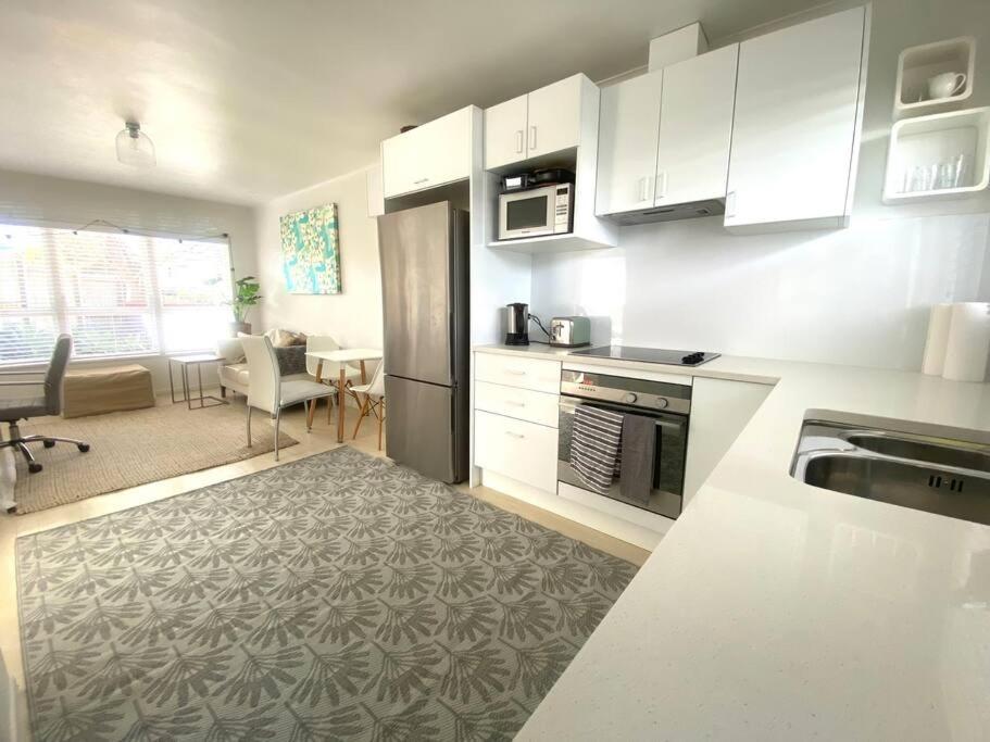 Apartment Own Sunny Quiet Haven, Own 1 Bedroom House & Garden With Car Park, To Airport, Cbd & Sylvia Park Mall *