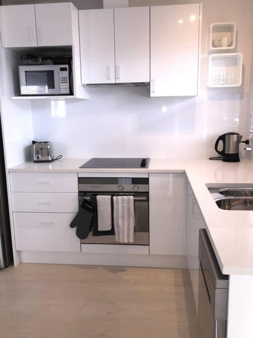 Own Sunny Quiet Haven, Own 1 Bedroom House & Garden With Car Park, To Airport, Cbd & Sylvia Park Mall Apartment Auckland