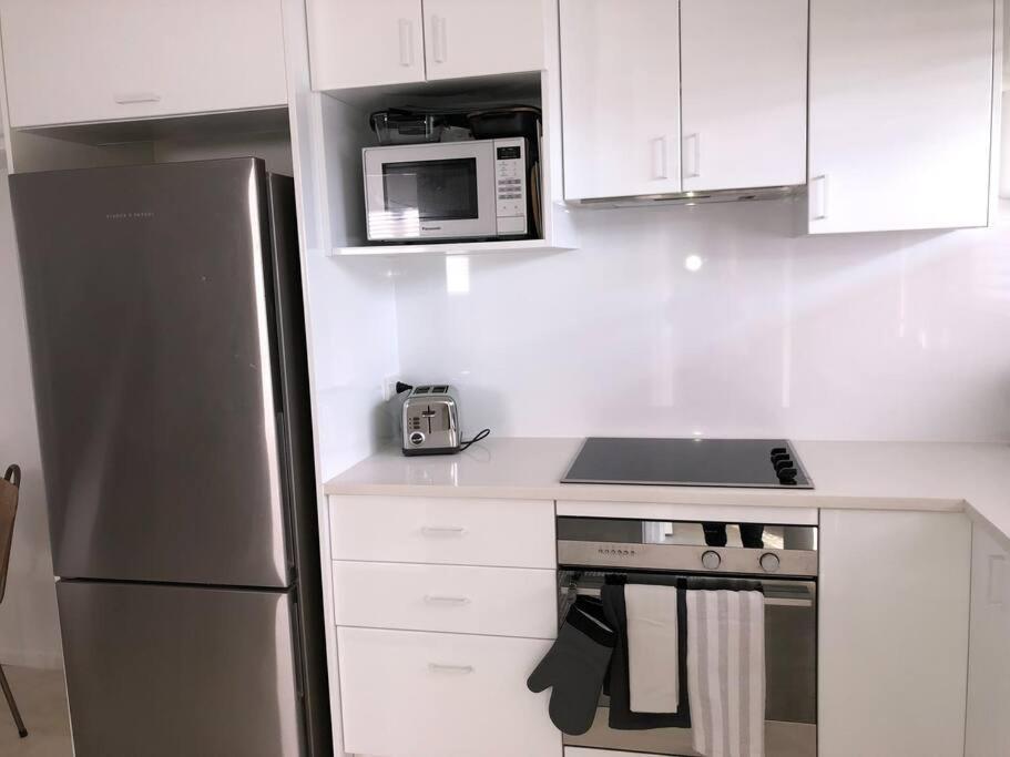 Own Sunny Quiet Haven, Own 1 Bedroom House & Garden With Car Park, To Airport, Cbd & Sylvia Park Mall